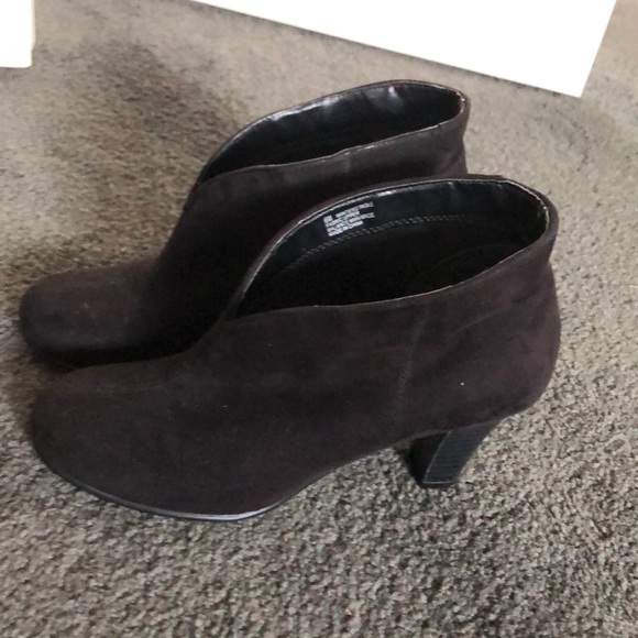 Black suede women's 6 booties - Picture 2 of 5
